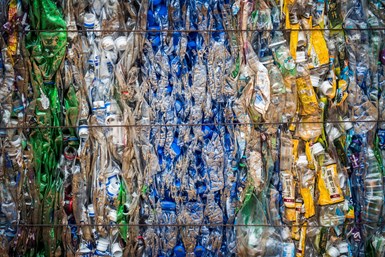 Según Ralf Düssel, presidente de la asociación de productores de plástico PlasticsEurope Deutschland, hay estudios que comparan los requisitos energéticos del reciclaje mecánico con el reciclaje químico.