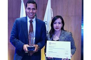 Alfredo Prince y Mariana Albarrán recibieron el reconocimiento otorgado a Braskem Idesa por sus prácticas sobresalientes en Dimensión Social.