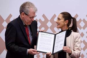 Claudia Sheinbaum Pardo, jefa de gobierno de la CDMX, y el coordinador residente de la Organización de Naciones Unidas en México, Peter Grohmann, firmaron la integración de la ciudad al Compromiso Global por la Nueva Economía del Plástico.