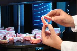 La nueva resina TrueDent, de Stratasys, permite la impresión 3D de prótesis dentales policromáticas.