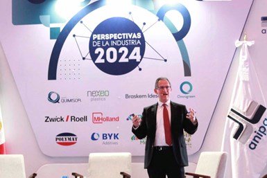Kenneth Smith, exjefe negociador del T-MEC, durante su plática en el foro Perspectivas de la Industria 2024, organizado por ANIPAC.