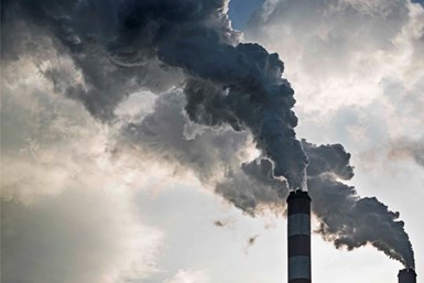 A pesar de sus beneficios energéticos, la incineración no está exenta de desafíos medioambientales. 