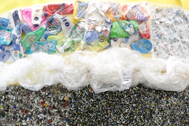Los productos de PET reciclado son una alternativa sostenible a los productos de plástico virgen. El PET reciclado requiere menos energía y recursos para su producción, lo que reduce su impacto ambiental.