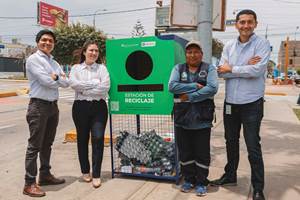 Recicladores y funcionarios de Recicla LATAM: unidos por una economía circular en Latinoamérica.