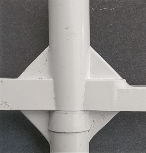 sprue puller structural gussets