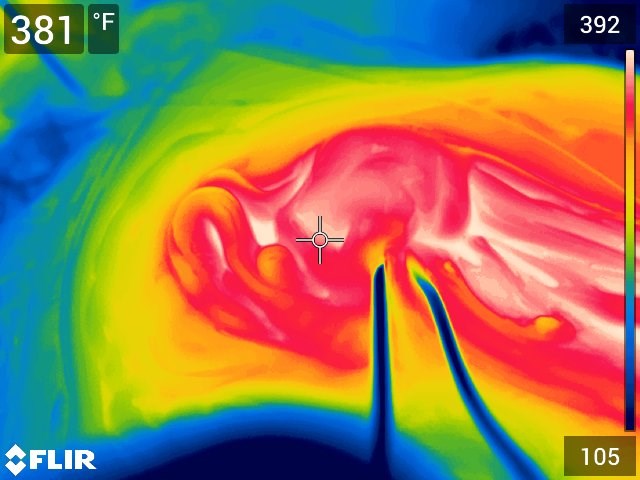Thermal image of two temperature probes in melt.