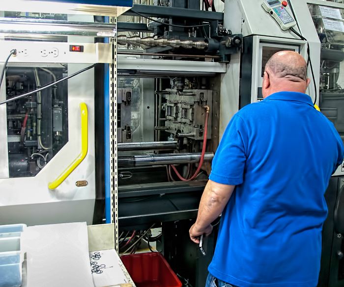 How you set up the clamp of an injection molding machine affects mold wear and damage, part quality and rejects, and cycle time.