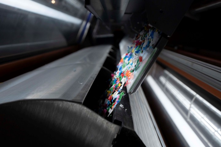 Flake Technology Flake Sorter for Simultaneous Separation By Color, Polymer ...