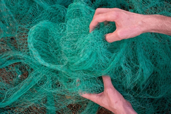 Hands sort fishing nets.