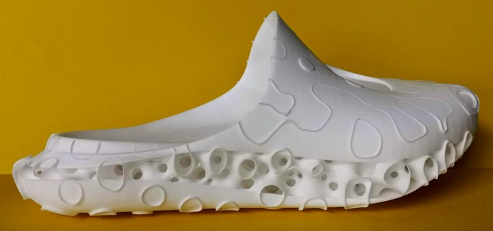 3D printed monomatieral shoe designed with Spherene metamaterial 