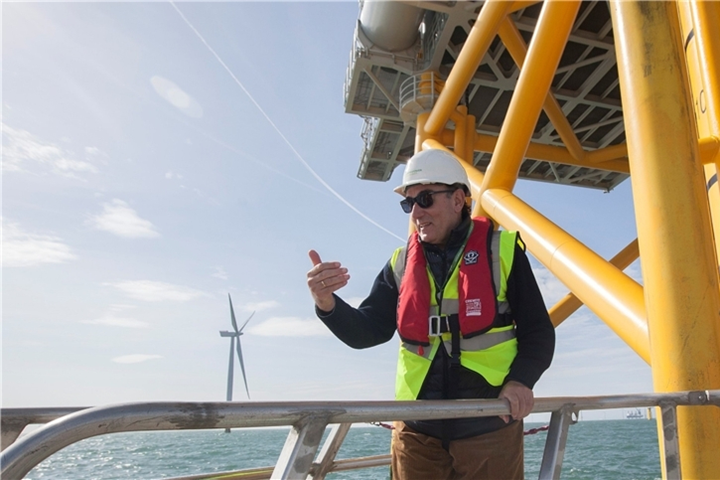 Iberdrola President Ignacio Galán visiting an offshore wind farm.