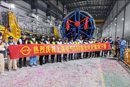 Shanghai Electric celebrates its S90 wind blades.