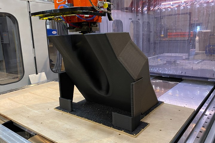 Thermwood Boeing large scale additive manufacturing of composite tooling