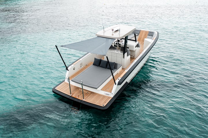 The Linx 30 with a customizable E-deck.