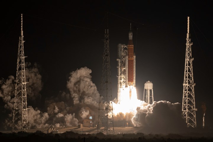 NASA’s SLS rocket carrying the Orion spacecraft launches on the Artemis I flight test.