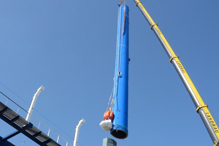 Composite mast being installed for the Silenseas project.