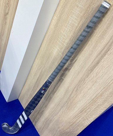 carbon fiber hockey stick on display at Hypetex booth JEC World 2022