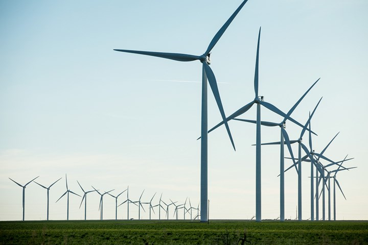 V100-2.0 MW wind turbines installed in South Plains, Texas, U.S.