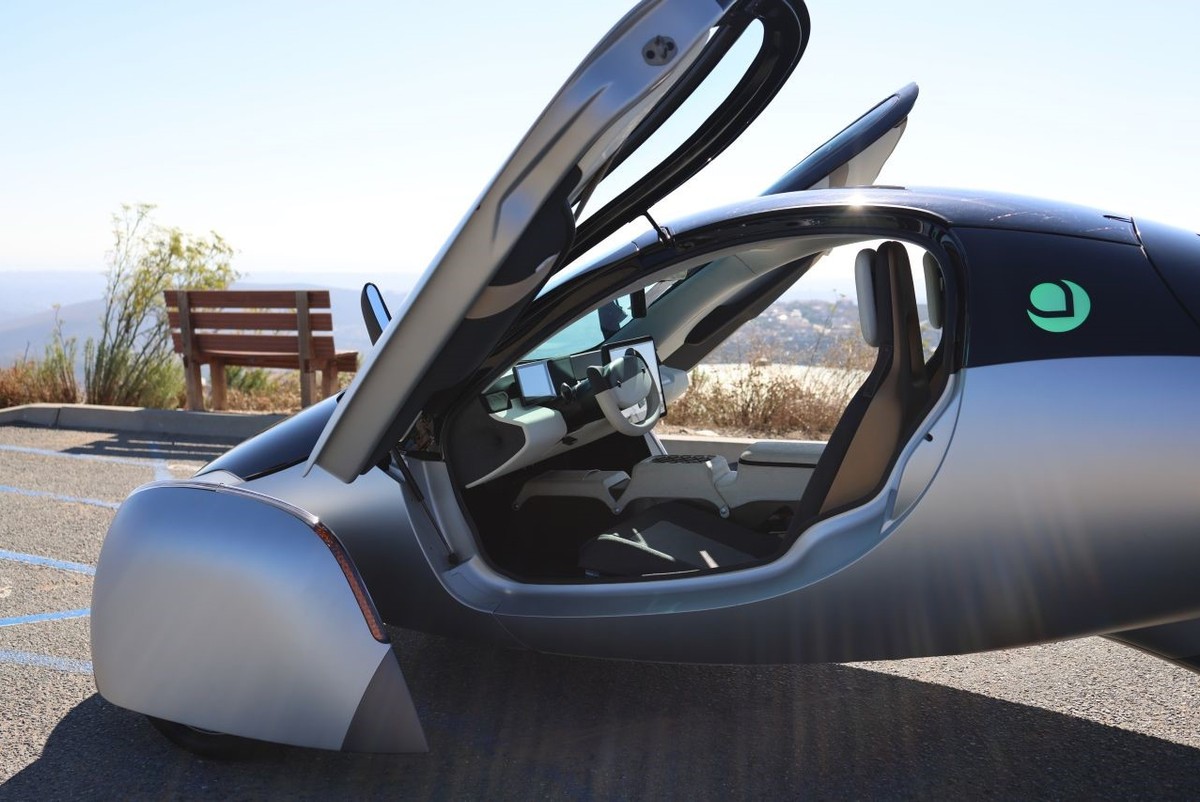 Composte Aptera Aptera reveals first composite production parts for BinC vehicle ...