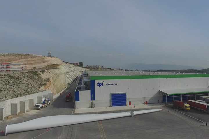 Production of wind blades at one of TPI's Türkiye facilities. 
