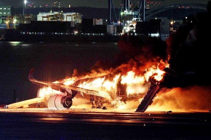 JAL Airbus A350-900 at Tokyo Haneda burning.