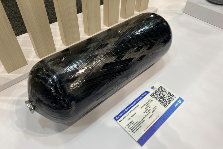 Hypercomp Engineering Hexcel, HyPerComp debut Type 4 COPV for aerospace, space | CompositesWorld