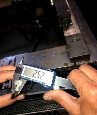 Ahora, para montar una pieza de trabajo sobre la mesa magnética, tardan entre 5 y 10 minutos. Incluso, pueden desmontarla para hacer mediciones más fácilmente.
