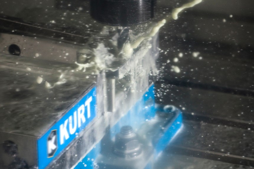 Para la sujeción de las piezas usan las prensas de Kurt porque son las únicas que les garantizan que no se les mueva la pieza en sus procesos de mecanizado.