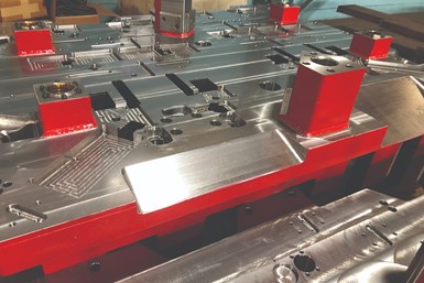 Anchor Danly crea conjuntos de matrices, componentes, placas de acero y fabricaciones metálicas para una amplia variedad de industrias y aplicaciones. 