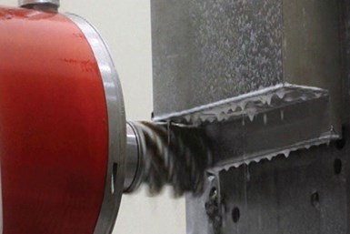 El alto par a baja velocidad del husillo es crítico para corte profundo en materiales como el titanio. 
