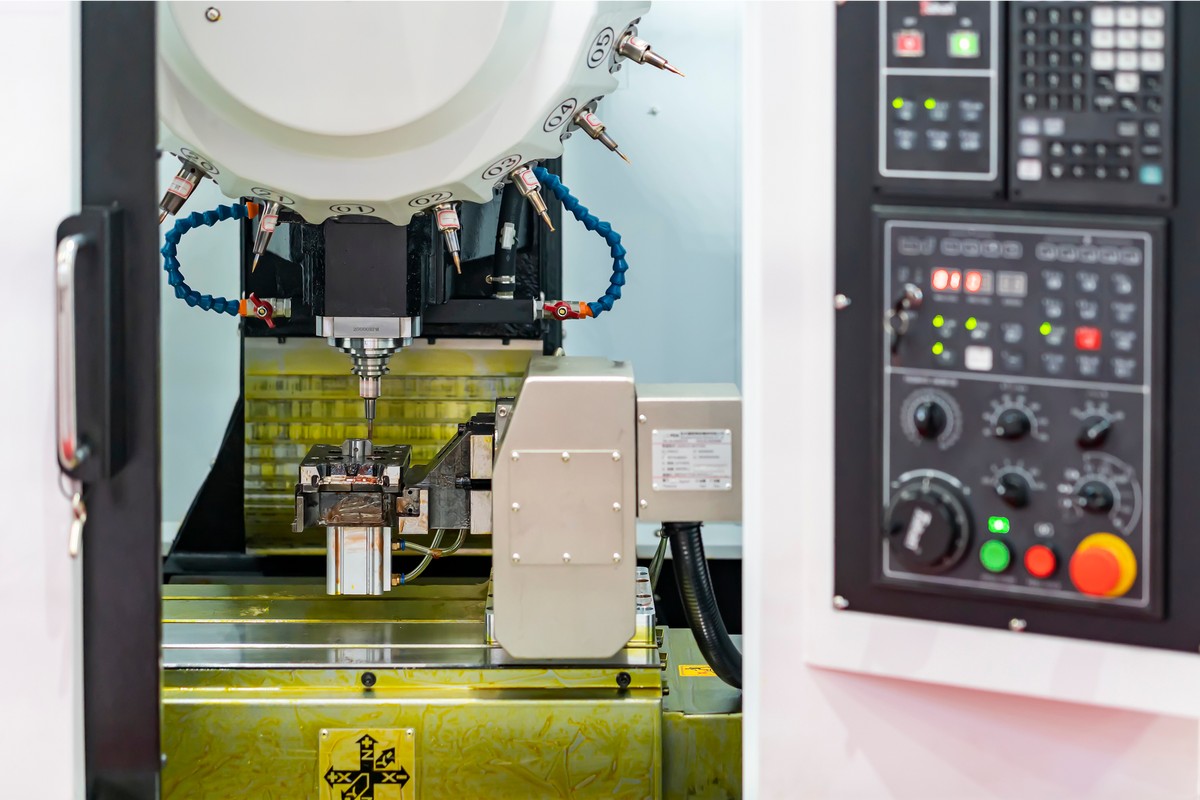Machine Shckel Should You Add Linear Scales to Your Machine? | Modern Machine Shop