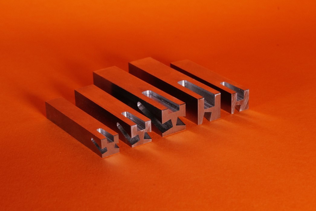 Molding Pin Rounded Edge Edge Gate Cutting Pin Range Forms to Molding Edge Profile | MoldMaking ...