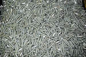 Zinc-electroplated screws