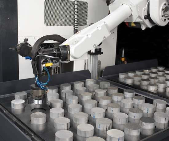 对CNC机车车间的机器人自动化的兴趣增加
