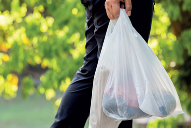 Durante 2020, y ante la emergencia sanitaria, la producción de bolsas plásticas aumentó 200 por ciento, según cifras del Centro Empresarial del Plástico (CEP).