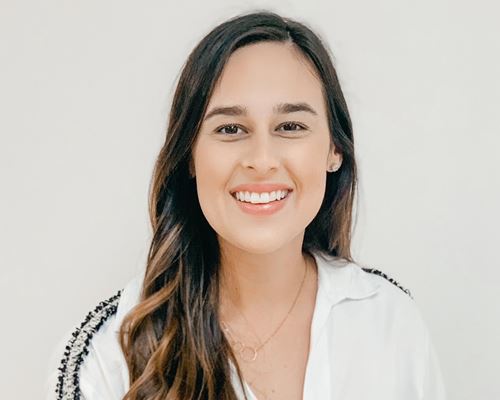 Adriana Sosa, gerente de marketing de Plastec USA.