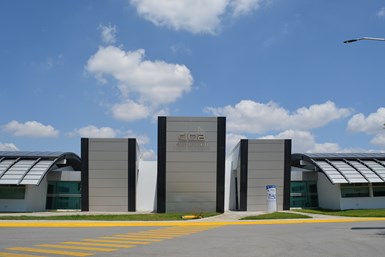 El CIQA tiene un edificio dedicado a los temas y actividades relacionados con la síntesis de polímeros.