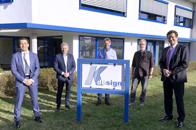 De izquierda a derecha: Bernd Reifenhäuser (CEO, Reifenhäuser Group); Richard Zimmermann (director de Kdesign); Gerd Fähling (jefe de ventas de Kdesign); Joachim Lange (de Kdesign); y Ulrich Reifenhäuser (CSO, de Reifenhäuser Group).
