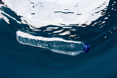 SABIC ha desviado más de 100 millones de botellas de agua, fabricadas en PET, de 16,9 oz. (50 cl) de vertederos e incineradores.