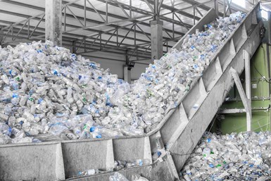 El reciclaje presenta numerosas oportunidades económicas, ambientales y  sociales. Sin embargo, su potencial aún no se ha aprovechado por completo.