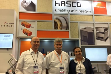 Gerhard Czech, junto a Christoph Pischel (director de desarrollo de negocios de Hasco) y Daniela Calderón (directora de Hasco México).