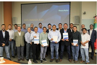 Egresados 2022 del diplomado en Inyección de Plásticos, realizado por KraussMaffei, en Monterrey.