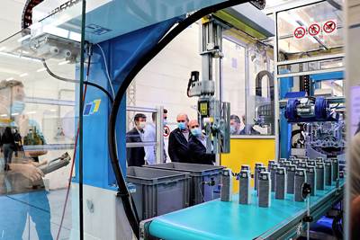 Injection Molding: New Robots & Customer Portal for Monitoring & Remote Assistance