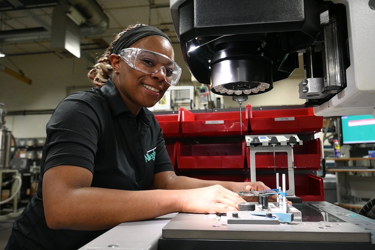 Net Molder High-Tech Molder Goes Digital for QC | Plastics Technology