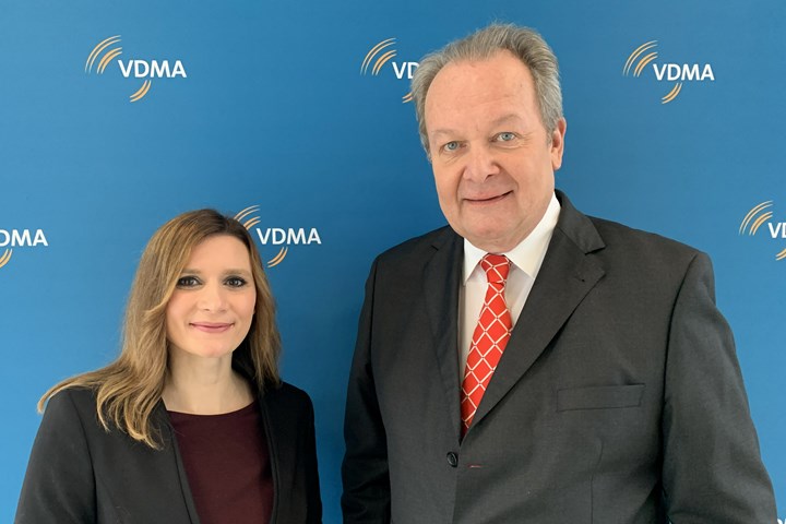 A photo of incoming VDMA managing director Dr. Laura Dorfer and outgoing director, Wolfgang Burchard.