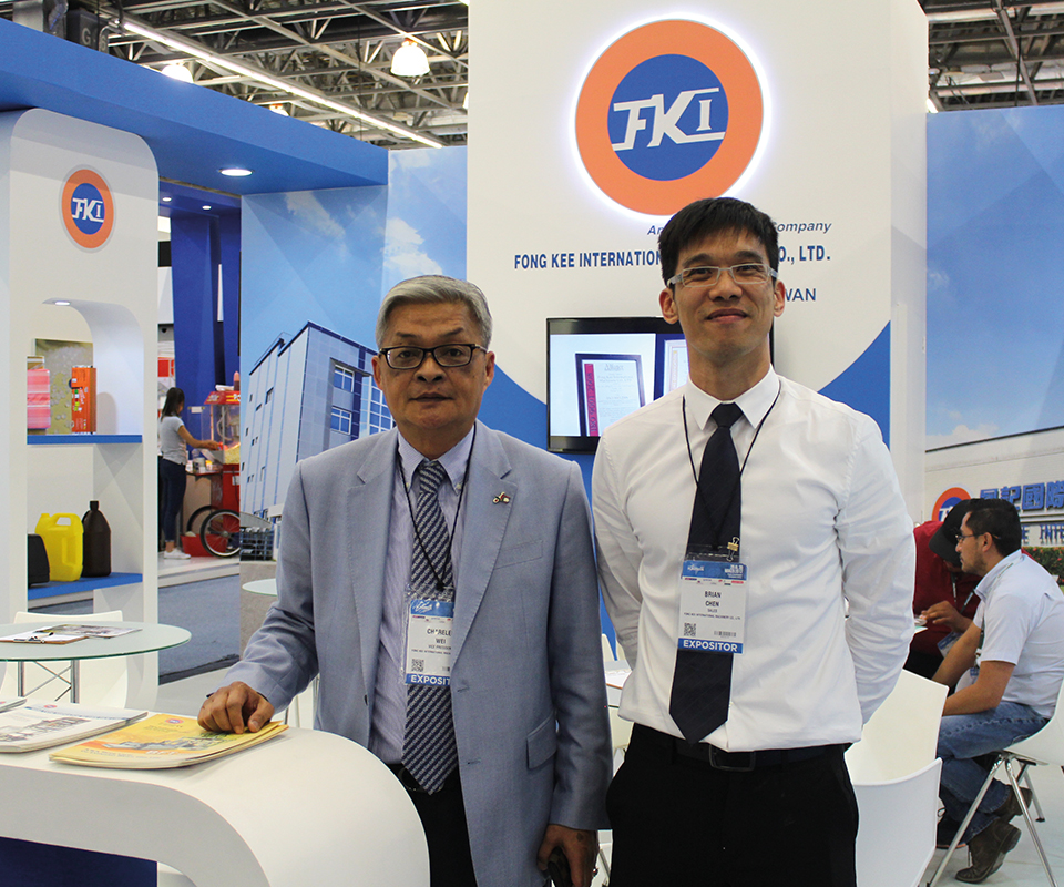 Soluciones en extrusión y moldeo por soplado, de Fong Kee International ...
