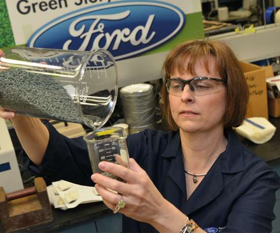 Debbie Mielewski, líder técnica del Departamento de Investigación de Sustentabilidad de Ford.