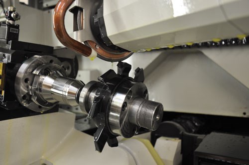 Grinding a PCD cutting tool