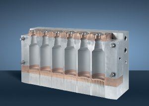 Long stroke extrusion molds